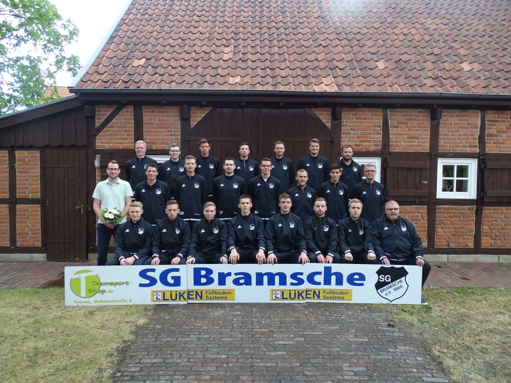 Senioren der SG Bramsche erhalten neue Präsentationsanzüge